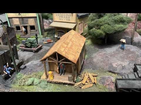 Black Dog Mine - On30 Layout: Video 4 …mine managers shack with smoke generator ￼