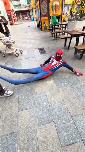 Pig Man turns into a mermaid in seconds. Funny Yixing Super Fun Amusement Park Yixing Children's