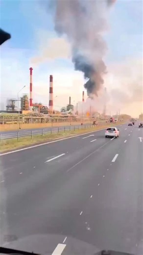 A fire broke out early on Oct. 1 at a Russian oil refinery in northwestern Yaroslavl Oblast, local authorities reported, calling it a "man-made" incident not connected to any drone attacks. Russia’s Emergency Situations Ministry said it received a report about the blaze at approximately 6:30 a.m. local time. The Novo-Yaroslavsky refinery, situated over 700 kilometers (435 miles) from the Ukrainian border, is the largest oil refinery in northern Russia and the fifth-largest in the country with an
