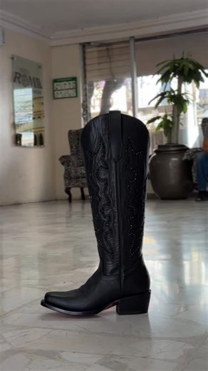 Yoss Boots on Instagram: "BOTAS EDICIÓN LIMITADA 😱😱😍😍😍😍 #botas #parati #fypage botas envios mexico usa Comprar aquí 📲 https://api.whatsapp.com/message/5VMZWBYW4L57O1?autoload=1&app_absent=0"