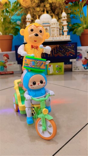 Yellow monkey attraction 😂