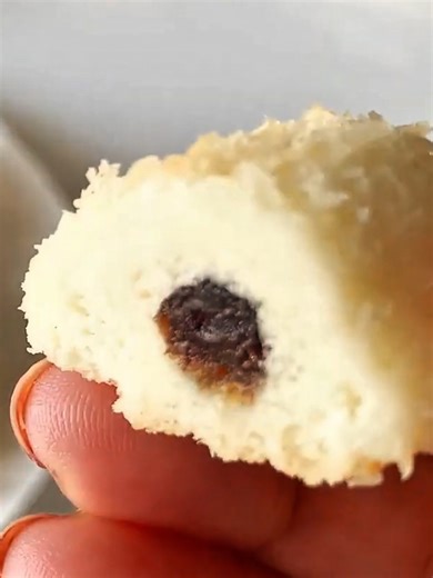 Crispy Coconut Finger Cookies with a Melted Dates! Ingredients: 1 cup (2 sticks) unsalted butter, softened to room temperature ½ cup powdered sugar (icing sugar) 2 cups all-purpose flour 2 tablespoons cornstarch ¼ cup desiccated coconut (for coating) 6–8 dates, sliced into thin strips Optional substitution If using whole wheat flour, replace part of the all-purpose flour with about ½ cup whole wheat flour. #coconutcookie #coconutcookies #coconutcookiesrecipe #Bakecrave #foryoupage