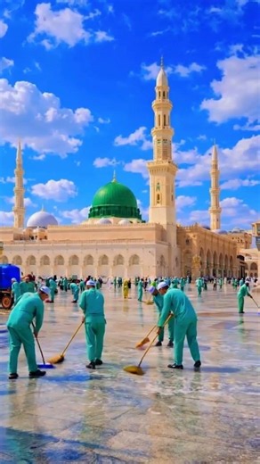 Washing the Holy Haram Sharif – A Beautiful Act of Care and Purity ✨🕋