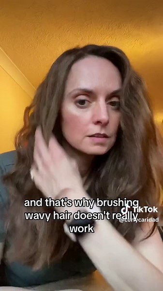 Get Rid of Frizzy Hair: How to Brush Wavy Hair for Defined Waves