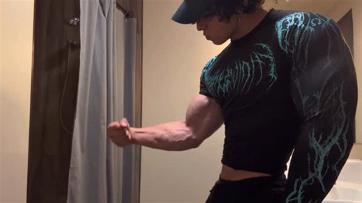 @trkennet | The Comp just adds to the morph😜 - -drop is still live @breathedivinity code Trk🙏🏼 -training philosophy programs in bio👌🏼 - #gym... | Instagram