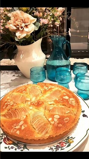 Tarte amandine aux poiresPâte sablée, crème d’amandes et poires fondantes, délicatement dorée. 🍐