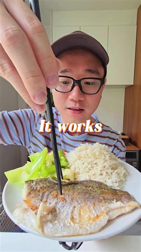 Georgen Cooking on Instagram: "𝗣𝘂𝘁𝘁𝗶𝗻𝗴 𝗺𝘆 𝗻𝗲𝘄 𝗺𝗶𝗰𝗿𝗼𝘄𝗮𝘃𝗲 𝗴𝗿𝗶𝗹𝗹𝗲𝗿 𝗳𝗿𝗼𝗺 𝗝𝗮𝗽𝗮𝗻 𝘁𝗼 𝘁𝗵𝗲 𝘂𝗹𝘁𝗶𝗺𝗮𝘁𝗲 𝘁𝗲𝘀𝘁 🔥 It claims to grill fish with crispy skin — but can it also cook a full balanced meal? We’re talking steamed veggies, rice, and grilled fish, all from one gadget! Verdict: surprisingly good 👀 The fish cooked perfectly, rice fluffy, veggies still crunchy — just that the skin could be crispier. Next round I’m trying chicken breast… any other ideas