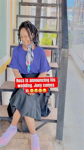 Ross is announcing his wedding. Joey comes in.😁😂😁😂