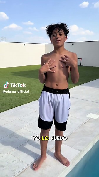 Primera voltereta del verano en la piscina