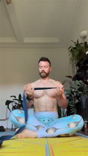 Morning morning strap play exploring a little compression work. I’ve been doing more forward bends as part of my practice and exploring the shifts in my lower back but there is just something wonderful when this pose just lifts up. The strap feels like it won’t work and then, boom! You are up! . . . #yoga #strap #balance #strength #flexibility | Finlay Wilson