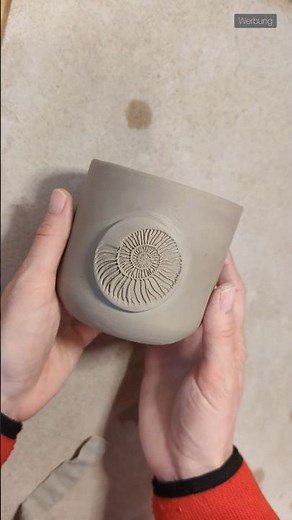 Hand-building mugs without a pottery wheel #mug #pottery #ceramics #ceramic #diy