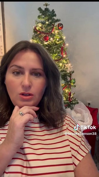 #greenscreen #snowingchristmastree #christmastree #christmas #snowing | snowing christmas tree