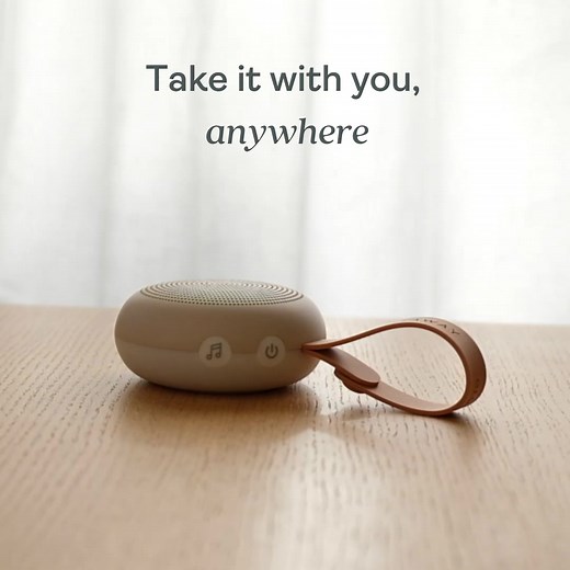 Shop our popular Drift Away White Noise Machine 💤 Lightweight, portable and compact Designed for Home or Travel 🏡✈️ Consists of a Soft LED - Light with three brightness levels 💡🔆 Contains a rechargeable battery with 48 hours playback🔋🕝 Strap the Drift Away to your stroller, bassinet or car capsule to take sleep with you anywhere. | ergoPouch