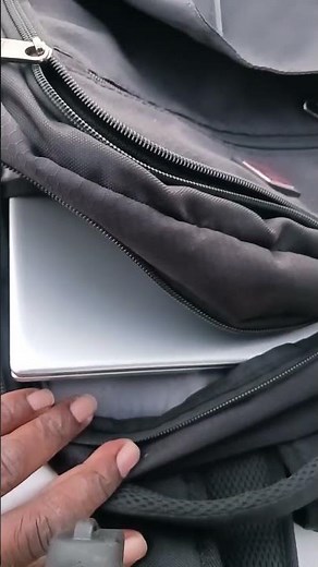 How To Put Your Laptop into your Backpack Securely #shorts Don't Crack Your Screen #VIPGUIDE