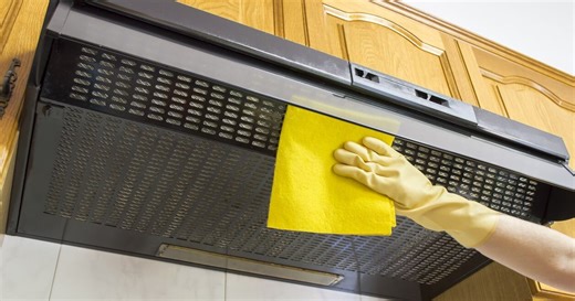 Jak vyčistit digestoř a varnou desku bez dřiny i chemie