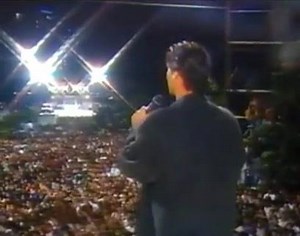 5.5M views · 240K reactions | Guillermo Dávila - Cuando se acaba el amor - 1984. #ElBaúlDeLosRecuerdos | El Baúl de los Recuerdos | Facebook