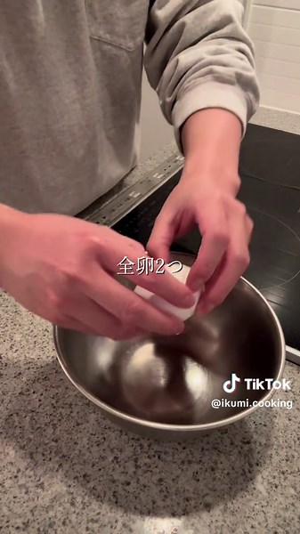 #料理 #レシピ #アイスクリーム #おやつ #スイーツ 【材料】 生クリーム200ml 全卵2つ 砂糖45g