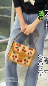 scream THE QUEEN IS COMING! 🗼 Have a safe flight naaaa Saro! ✈️ #srchafreen #ValentinoFW25xFreen #VALENTINOGARAVANI #ParisFashionWeek #PFW | Angel Jennie Lee