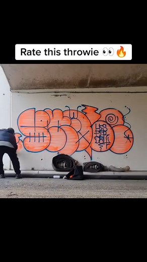 Dope graffiti throwie by @biggiesmolewazhere #graffitiletters #graffitiforyou #graffitiart #graffitibombing #graffitiartist #graff #graffiti #throwie #viral #fyp | Mural Graffitis