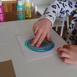 64K views · 87 reactions | Our take on spin art using lids  using a transparent lid adds an extra sensory dimension to the activity... seeing the colors being squished and spread is actually really cool.  AND MORE  Each of us produced a few pieces. I've got plans for them once they've dried. Sensory, process and fun  for more process arty fun https://rowdyrascalkids.com/kid-art | Rowdy Rascals - FUN activities for kids | Facebook