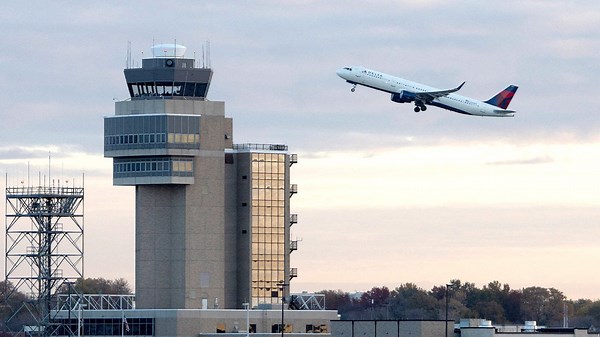 FAA chief calls for agency to ‘evolve’ and ‘keep pace with innovation’
