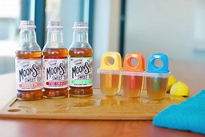 111 reactions · 46 shares | NEW RECIPE: Moonshine Sweet Tea Frozen Pops! Step 1: Pour Moonshine Sweet Tea into freezer friendly trays Step 2: Add holding sticks (optional: popsicle sticks/ toothpicks) Step 3: Freeze for 1-2 hours Step 4: Enjoy!  *PS: Frozen Sweet Peach taste AMAZING!* | Moonshine Sweet Tea | Facebook