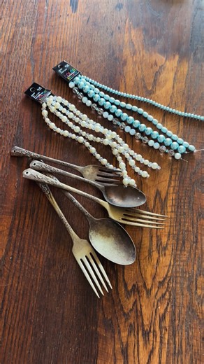 I absolutely love spoon wind chimes.! I have been making these for years. You can use old tarnished spoons or even new ones from the dollar store 🤗 #spoonwindchime #dollartreecrafts #simpleliving #thriftedhome #cottage #thriftedstyle #cottagecore #thrifted #countrycottage #countryliving | stoneycovefarm