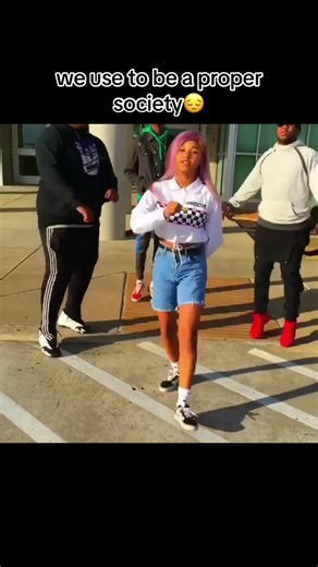 y’all saying we need to bring 2016 back this is what we really need to bring back😭 #olddances #dubsmash #2019