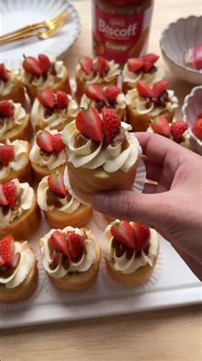 Küçük rulo pastalar 🤤 Gün sofralarınızda en çok konuşulacak tatlı 🤤 #pratiktarifler #rulopasta