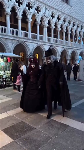 🎭✨ The Venice Carnival: a dream with open eyes ✨🎭 The Venice Carnival has just begun, and the city has already transformed into a timeless stage. Elegant masks, sumptuous costumes, and fairytale atmospheres wrap Venice in a magic found nowhere else in the world. Among mysterious alleys, gondolas silently gliding over the water, and shimmering reflections on the canals, every corner tells a story of charm, art, and centuries-old tradition. ⭐ Welcome to the most magical Carnival in the world — a