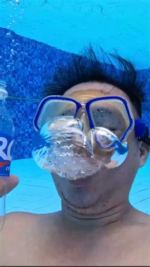 Burp RC Cola vs Ramune Strawberry Underwater