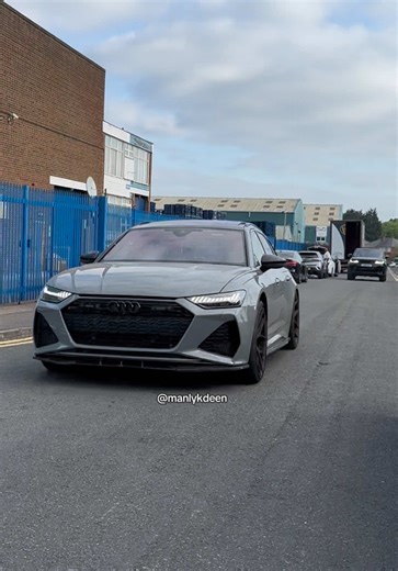 Comparing Audi RS6 and BMW M5 Performance