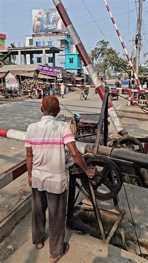 Railway level crossing gate #railtrack #railwayline #railwaycontent #railway #railwaycontent