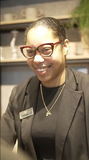 Découvrez le métier de réceptionniste en hôtellerie ! #FranceTravail