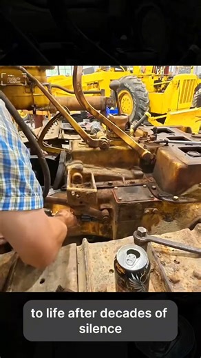 Reviving a 73-Year-Old Machine The Caterpillar D4 Returns After Decades of Silence. | New Viral Clips