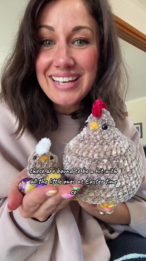 Do you crichet? Do you want to be the coolest gift giver this Easter?! 🐔🐣🍫😍 Beginner crochet Easter Chicken pattern available for instant digital download! #crichettok #crochetersoftiktok #crochetpattern #amigurumi #amigurumipattern #beginnercrochet #crochettutorial
