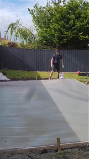 Porcelain imprinted concrete patio getting laid and printed 👌 Colour and release supplied by Pattern Imprinted Concrete Supplies Ltd Concrete Supplied by Heidelberg Materials UK #itsJustConcrete #PrintKing #imprintedconcrete #stampedconcrete #satisfying | It's just concrete ltd