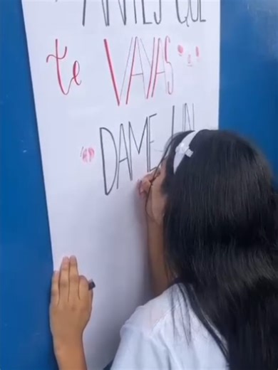 Memorable Prom Night Moments: Kiss Goodbye