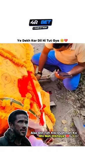 Love Addiction ❤️ on Instagram: "日本利用压电瓷砖将脚步转化为电能。这些瓷砖捕捉来自你脚步的动能。当你行走时，你的重量和动作会对瓷砖产生压力。瓷砖会轻微弯曲，从而产生机械应力。瓷砖内部的压电材料将这种应力转化为电能。每一步都会产生少量电荷，而数百万步结合在一起就能产生足够的电力来驱动 LED 灯、数字显示屏和传感器。在像涩谷车站这样繁忙的地方，每天大约有 240 万个脚步为这一系统作出贡献。这些电能可以被储存或立即使用，从而减少对传统电力来源的依赖，并支持可持续的城市基础设施。这种方法将日常运动转化为实用的可再生能源 #日本 #知识 #事实 #你知道吗 #推荐 #科技 #创新 #历史 #技术 #实验 #热门 日本利用压电瓷砖将脚步转化为电能。这些瓷砖捕捉来自你脚步的动能。当你行走时，你的重量和动作会对瓷砖产生压力。瓷砖会轻微弯曲，从而产生机械应力。瓷砖内部的压电材料将这种应力转化为电能。每一步都会产生少量电荷，而数百万步结合在一起就能产生足够的电力来驱动 LED 灯、数字显示屏和传感器。在像涩谷车站这样繁忙的地方，每天大约有 240 万个脚步为这一系统作