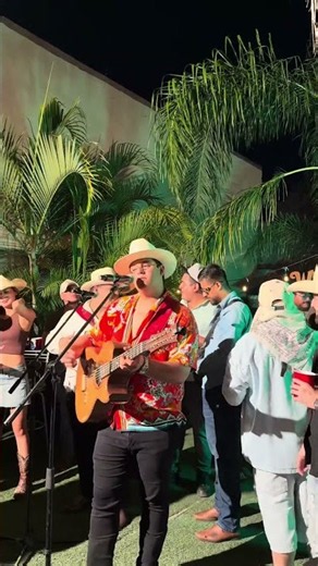 De rodillas te pido 🙌🏻😏🙏🏻 #regionalmx #musica @RobertoLunaOficial #cantautormexicano