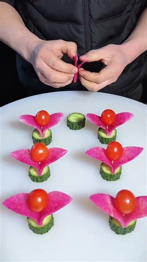 Smart techniques for making plate garnishes #shorts