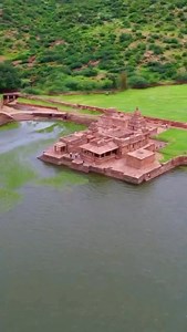 941K views · 14K reactions | Indians don't know about this place This place is Badami in Karnataka. The monuments here are 1500 year old. A great confluence of history, nature and geography. This place should be in your travel bucketlist. Comment for Complete Details. #travel #explore #foryou #fyp #hiddengem #incredibleindia #karnataka #badami #reelkarofeelkaro | Astha Ruhela | Facebook