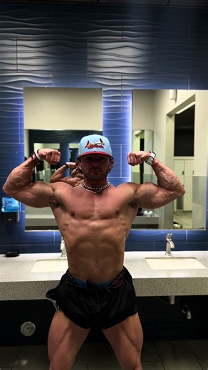 One workout won’t change your body, but it can change your mindset. Stack enough of them, and the body will follow💪🏻 . . . #bodybuilding #workout #fitnessmotivation #gym #muscle