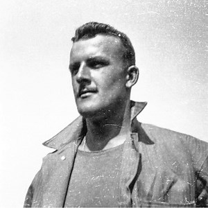 Today, we would like to honor one of our favorite veterans - our late founder, Bruce Halle. His service to our country was one of the many things that made him a great leader. Do you have a favorite veteran you would like to honor? Tag them and let them know! 🇺🇸 | Discount Tire