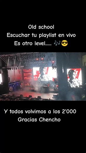 Ni la lluvia ns detuvo muy bonita noche a lado de mi amiga @mariluna alavi 🎶🎵😎👌 #chenchocorleone #lapaz_bolivia🇧🇴 #pyf #oldschool #musica