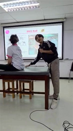 🌀 ภาคต่อ: BPPV ของ Lateral Semicircular Canal (LSC) ซึ่งทำให้เวียนบ้านหมุน “หนักมาก” เมื่อมีการหันศีรษะ! 🔍 การตรวจ — Supine Roll Test 🛠 การรักษาBBQ Roll maneuver ช่วยลดช่วงเวลาที่ทรมานเมื่อเกิดอาการให้สั้นลงได้ | Butsara Chinsongkram