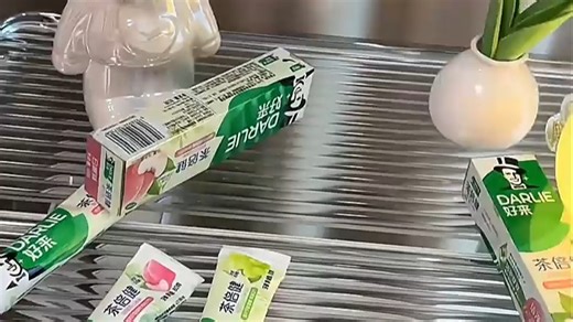 佳洁士深海护龈牙膏，含氟防蛀，温和清洁不伤牙釉质，日常刷牙必备。实惠大包装囤货正合适，家庭用量性价比高，口腔舒适感明显提升。