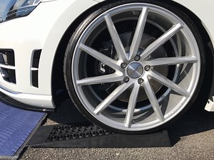 [フォルクスワーゲン ゴルフ R]NEUSPEED Power Module 取付け