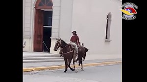 DEVOTO PRESENTE EN LA FESTIVIDAD DEL SANTO CURA BROCHERO. La Agrupación Gaucha Cauchos Argentinos de Colonia El Milagro, mediante su presidente Marcelo Rizzo, está presente en la fiesta del Santo Cura Brochero en el Santuario que lo honra, al que llegó después de recorrer 170km. Se trata de la peregrinación que recrea el camino que hacía el Cura Brochero, el primer santo argentino, quien atravesaba a lomo de burro las Altas Cumbres para llevar adelante su labor pastoral y asistir a los más neces