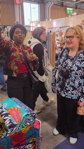 Iro on Instagram: "CSF 2025 J'ai rencontré des créatrices aujourd'hui et tous les patrons pochettes du bomber sont épuisé 😍. Cette journée marque la fin de mon séjour au Csf, malheuresement je ne pourrais pas rencontrer plusieurs d'entres vous 😩. J'espère qu'on se rattrapera autrement. Hâte de vous partager le contenu que j'ai crée durant mon séjour 🥰 Merci aux belles personnes que j'ai rencontré, vous toucher, vous embrasser, rire avec vous m'a fait beaucoup de bien, j'en avais besoin 🥰, me